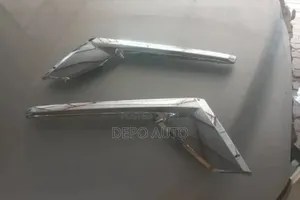 L/C Fj200 2016 Headlamp Mouldings