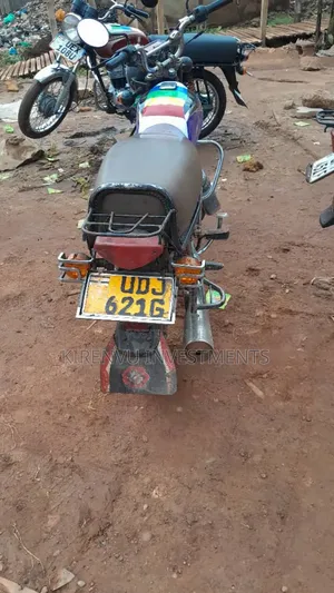 Photo - Bajaj Boxer 100 2015 Red