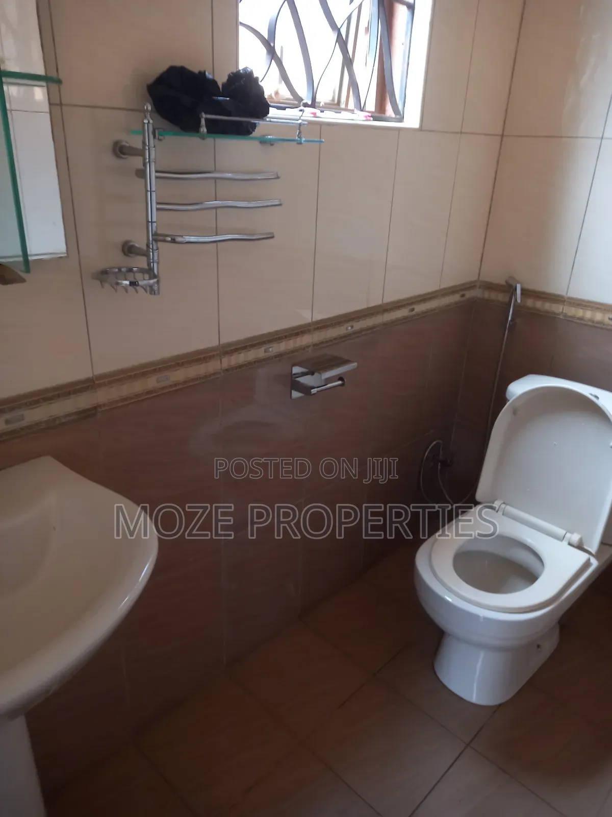 3bdrm Bungalow in Naalya Estate, Central Division for rent