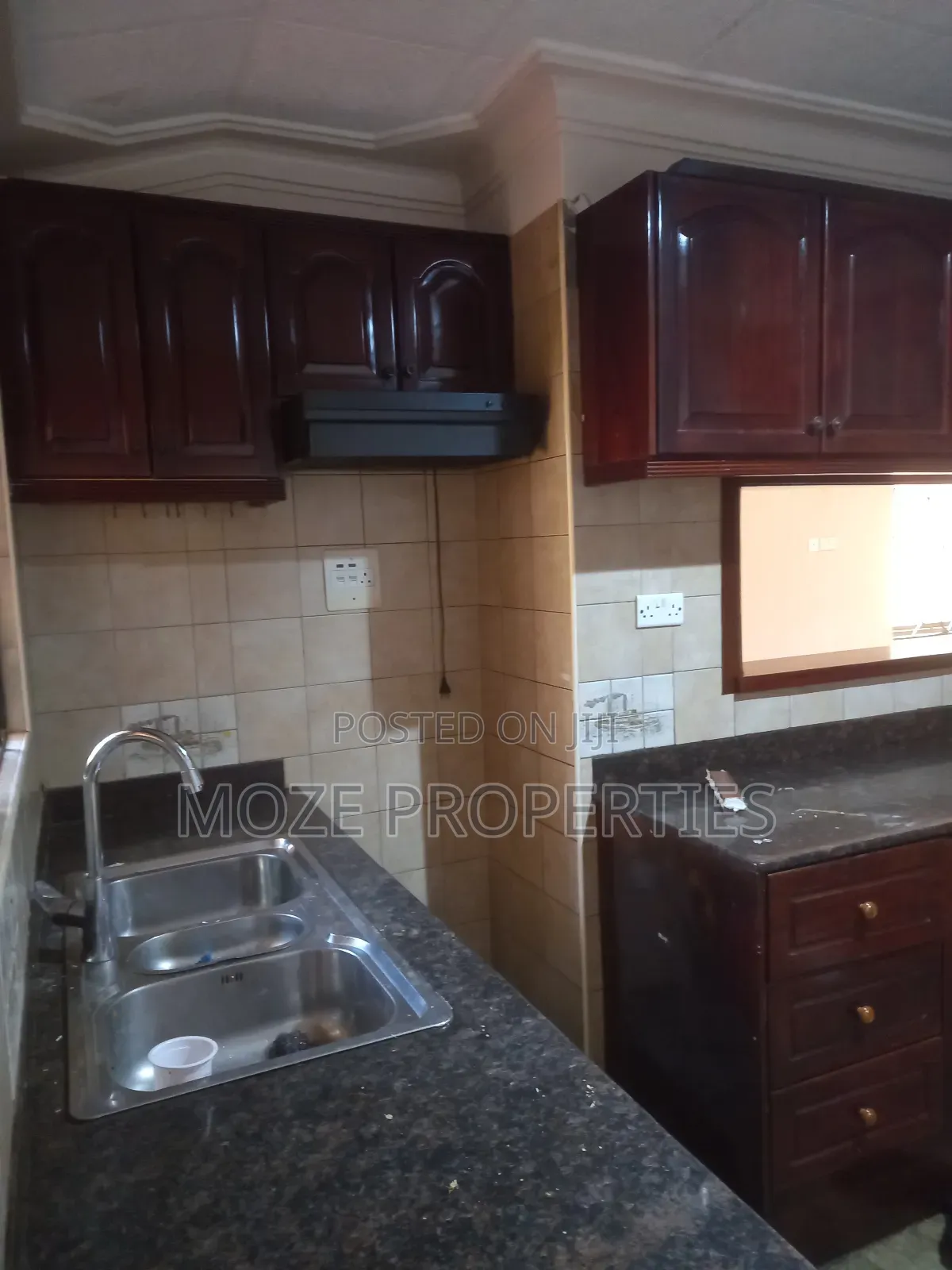 3bdrm Bungalow in Naalya Estate, Central Division for rent