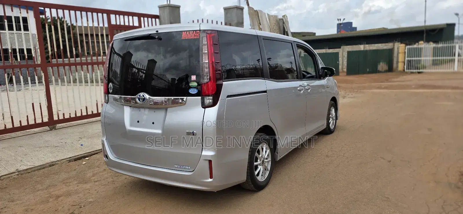 Toyota Noah 2016 Silver