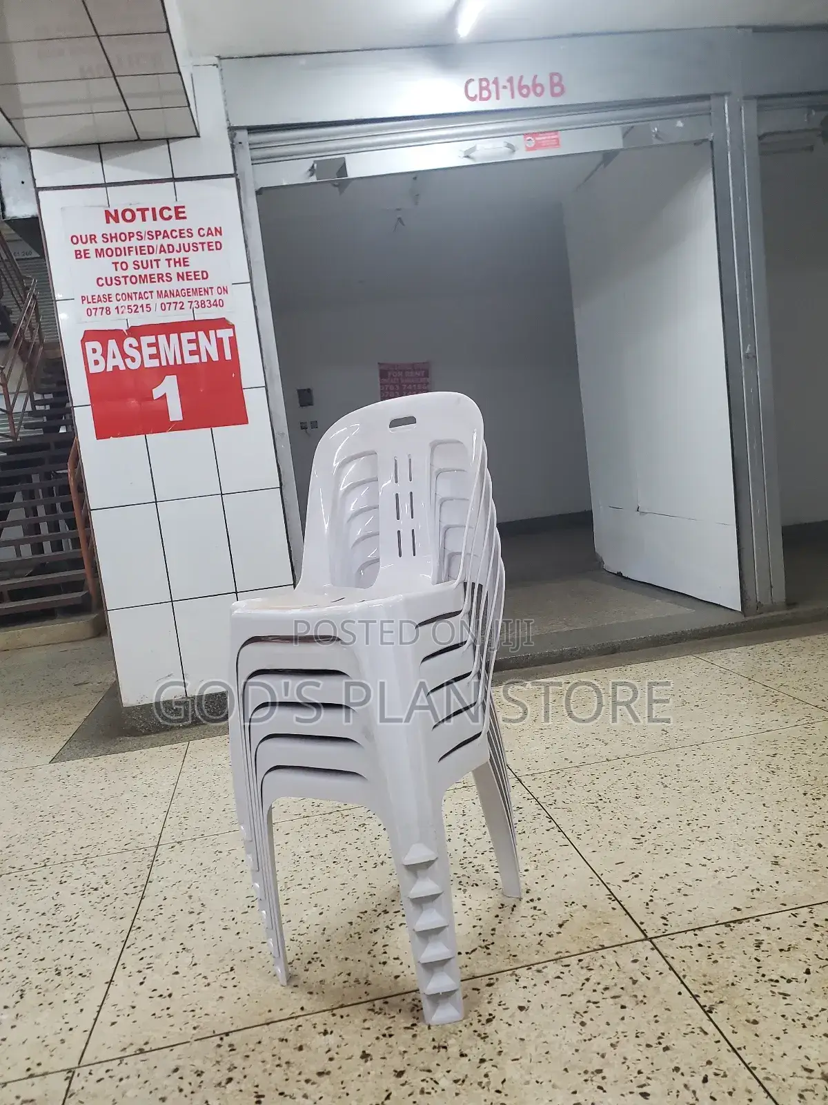 White Liayo Plastic Chairs Armless