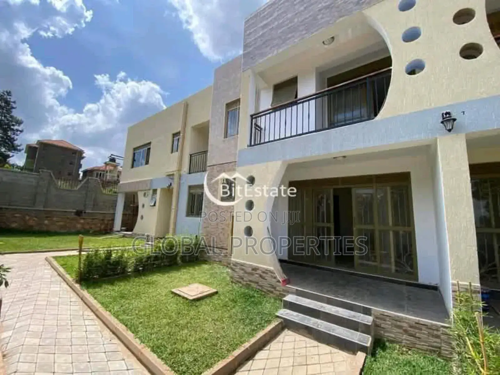 4bdrm Duplex in Najjera Buwate Rd, Central Division for rent