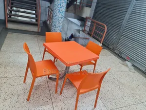 Smooth Restaurant Dining Table and Chairs Set Plastic