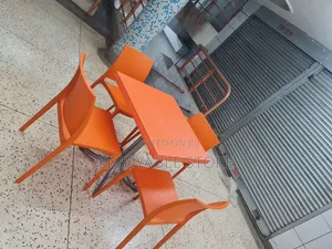 Smooth Restaurant Dining Table and Chairs Set Plastic