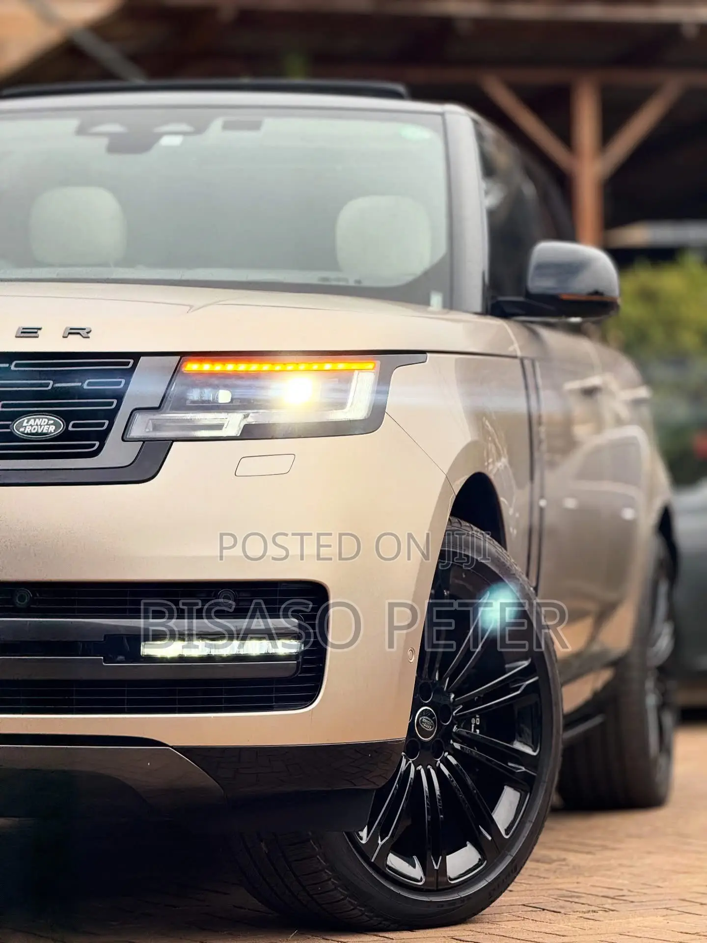 Land Rover Range Rover Vogue 2023 Gold
