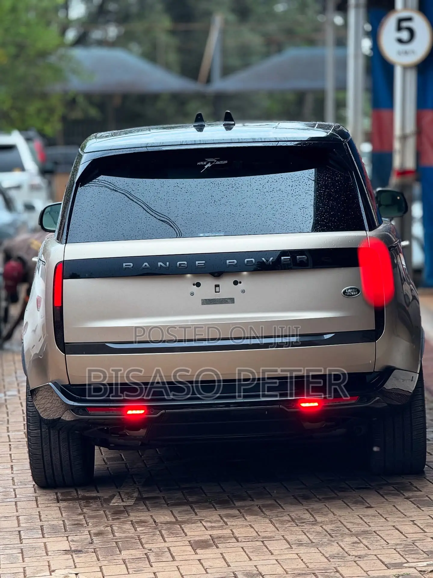Land Rover Range Rover Vogue 2023 Gold