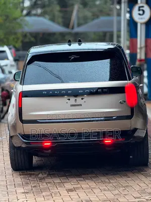 Land Rover Range Rover Vogue 2023 Gold