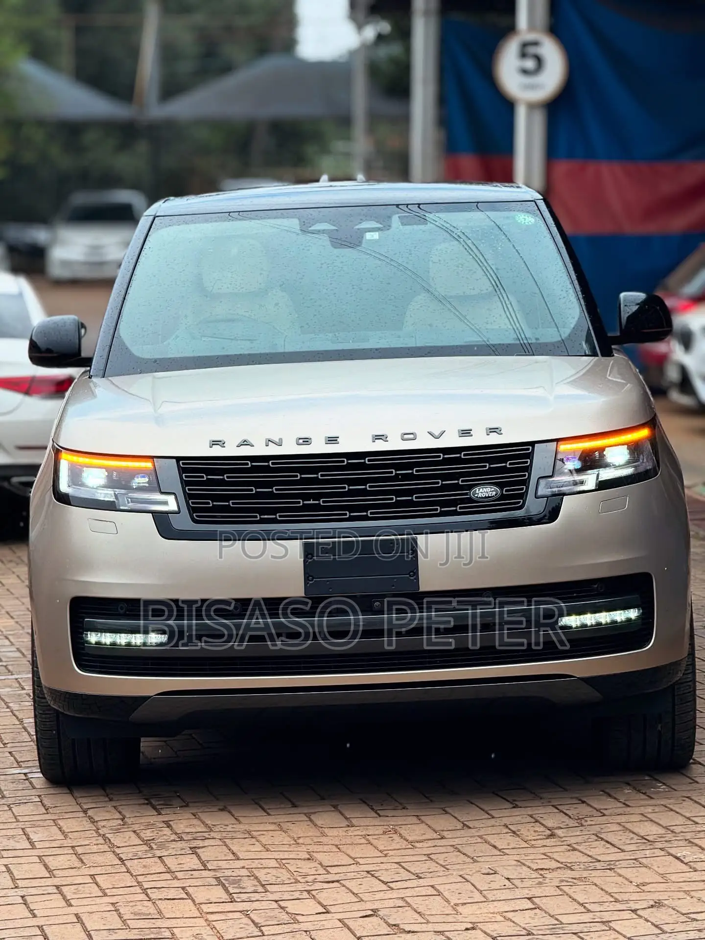 Land Rover Range Rover Vogue 2023 Gold
