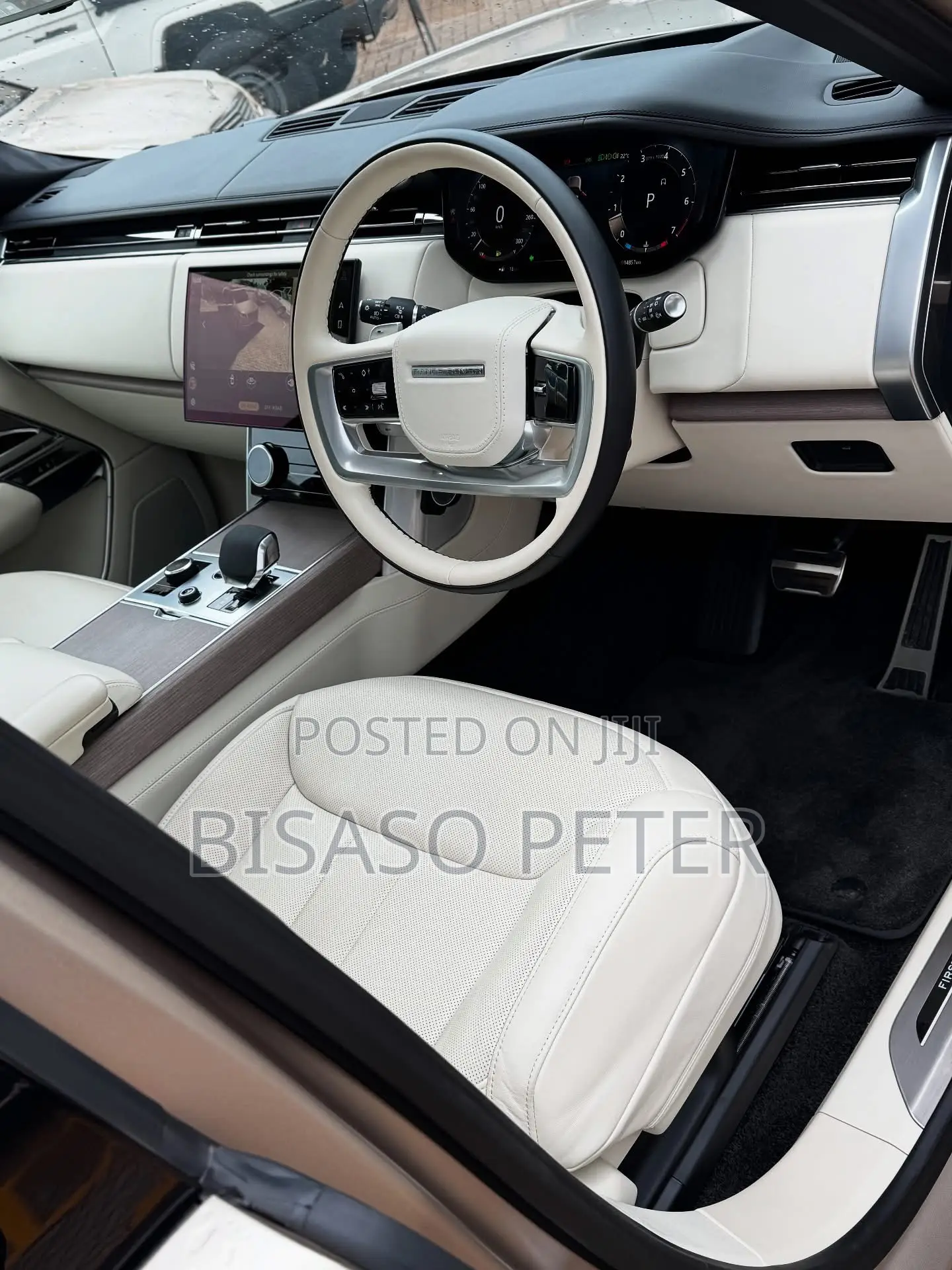 Land Rover Range Rover Vogue 2023 Gold