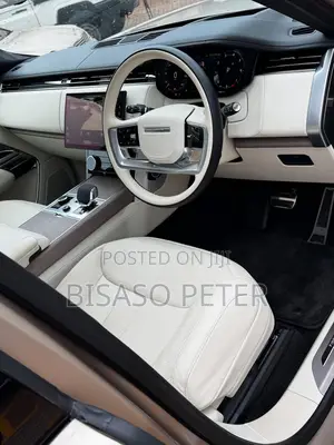 Land Rover Range Rover Vogue 2023 Gold