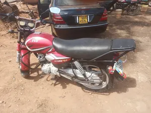 TVS HLX 125 2022 Red