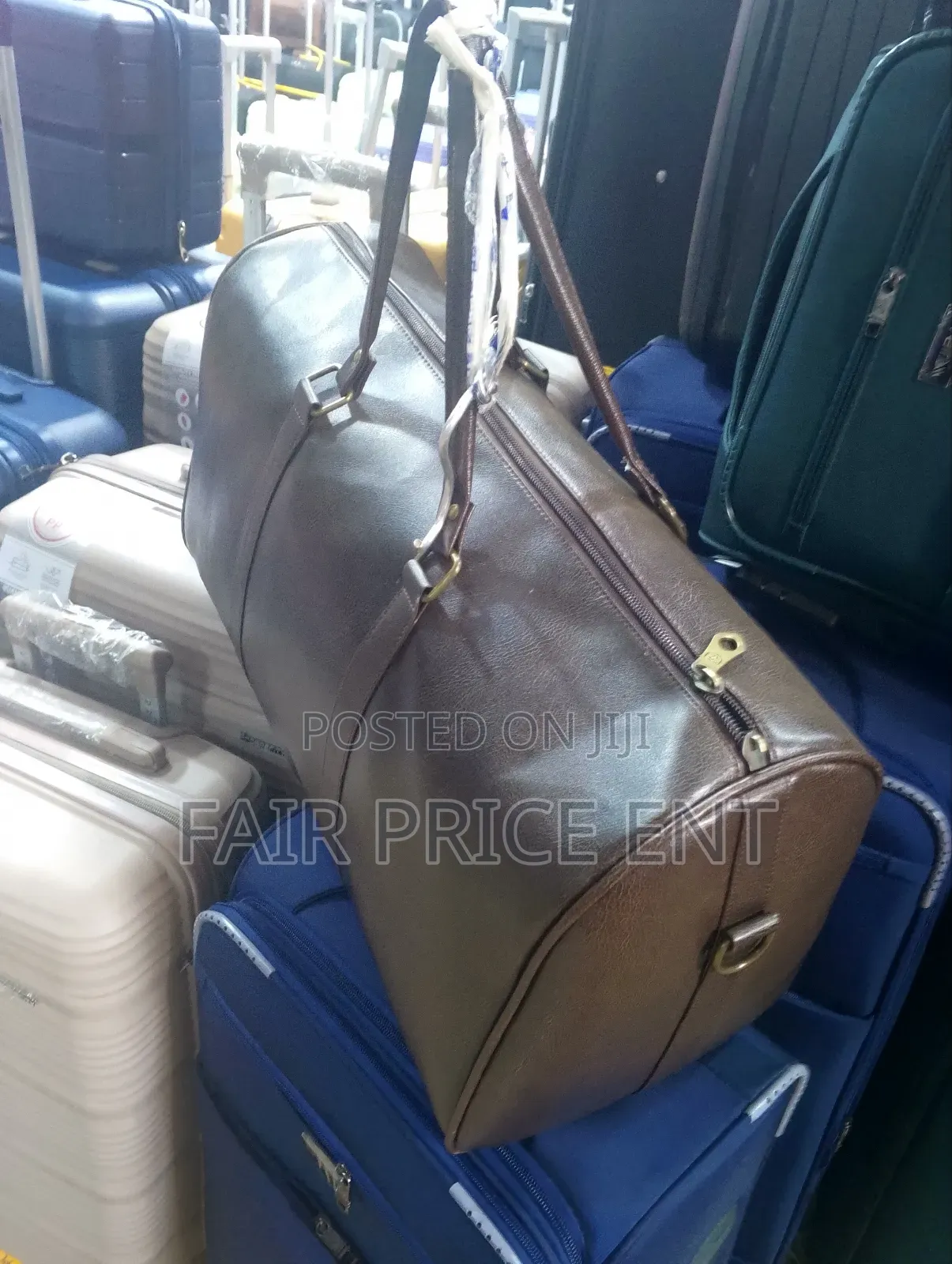 Classy Pure Leather Traveling Safari Bags.Medium. ( Brown)