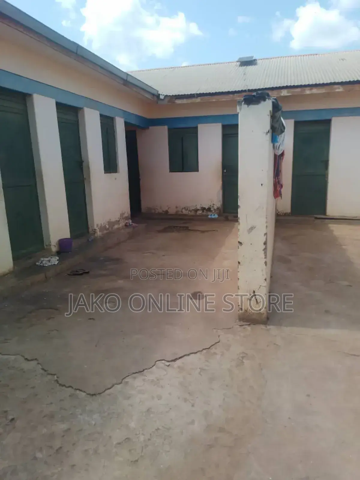 7bdrm House in Kabermaido, Kaberamaindo for sale