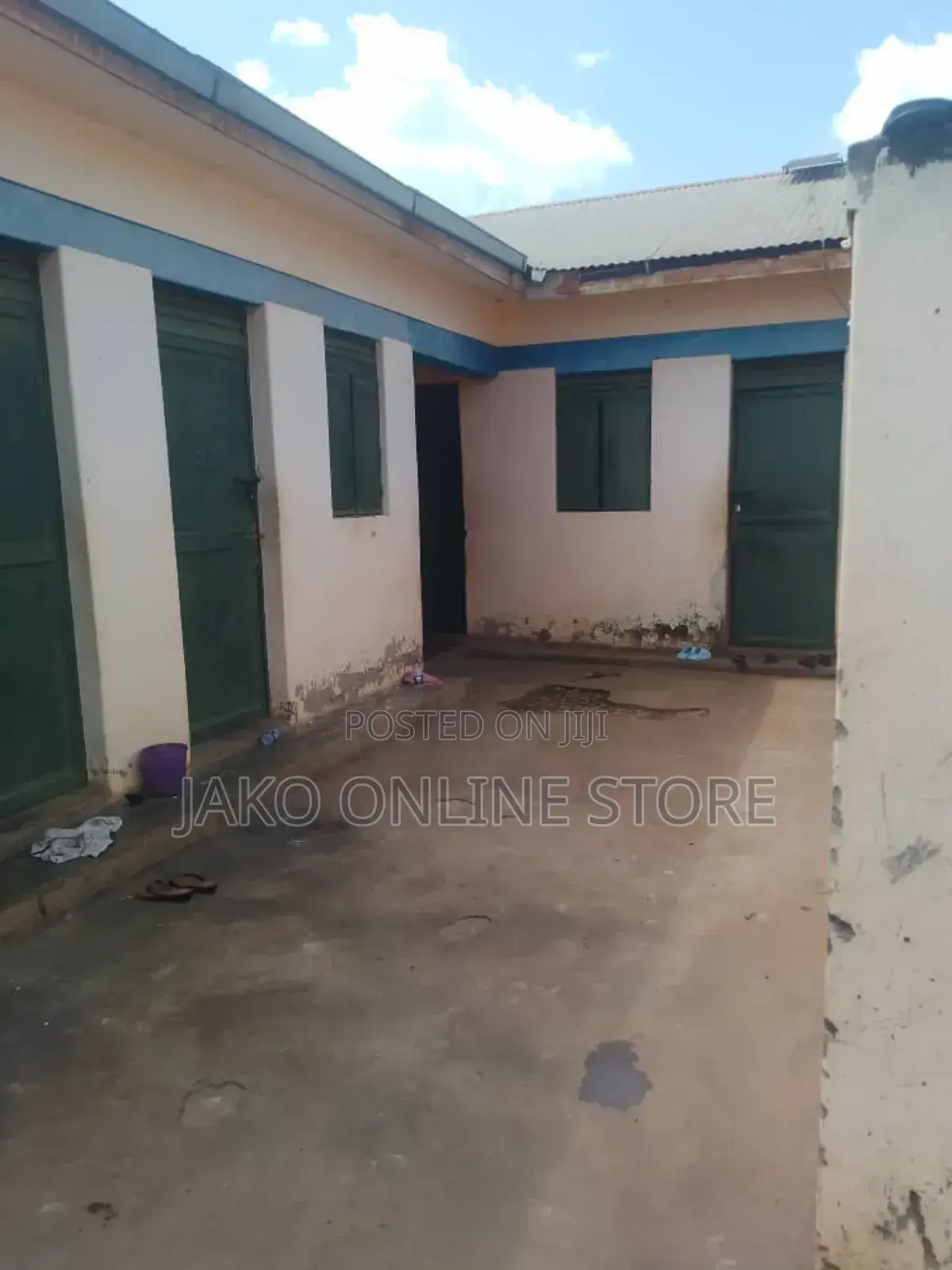 7bdrm House in Kabermaido, Kaberamaindo for sale