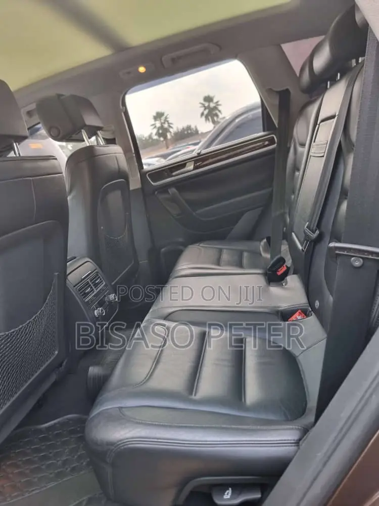 Volkswagen Touareg V6 Executive 2013 Gray