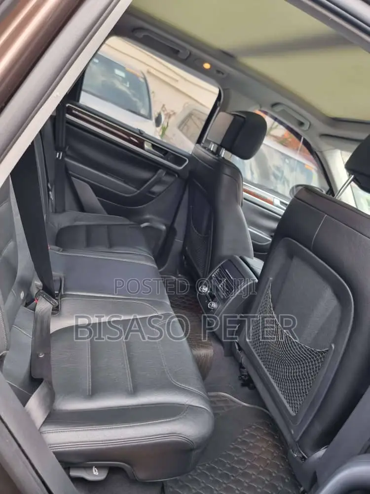 Volkswagen Touareg V6 Executive 2013 Gray
