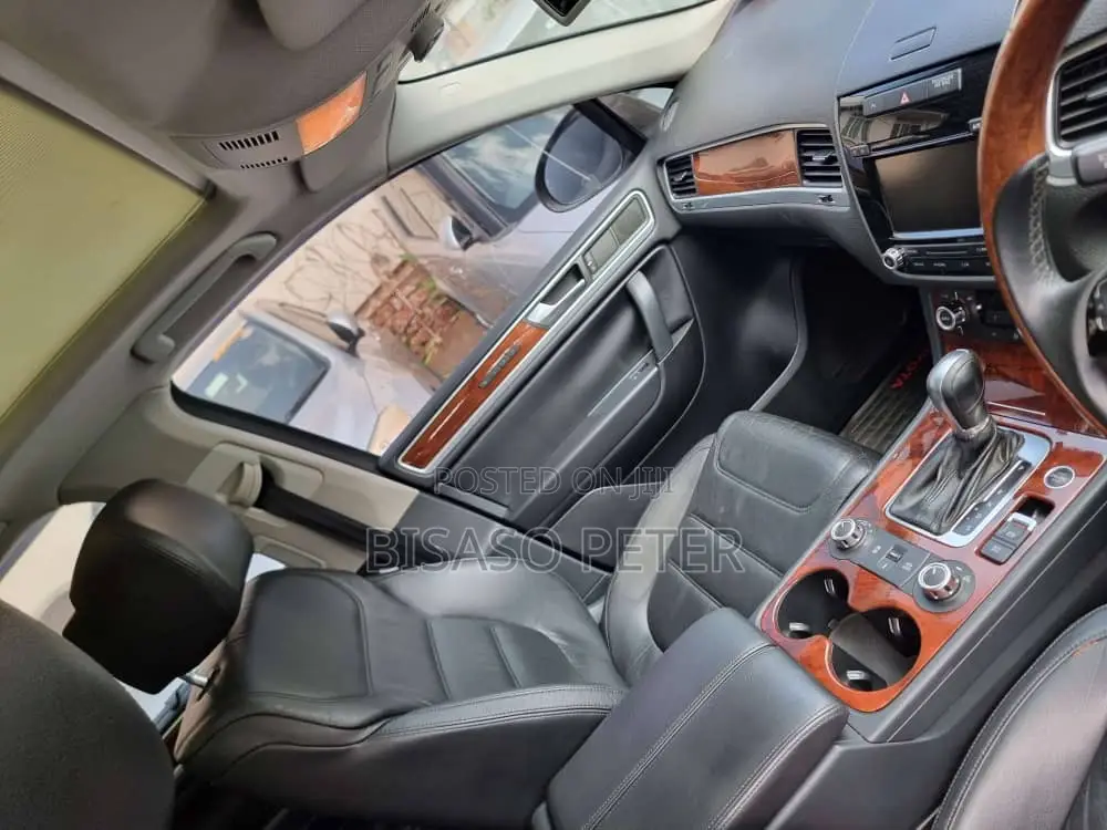 Volkswagen Touareg V6 Executive 2013 Gray