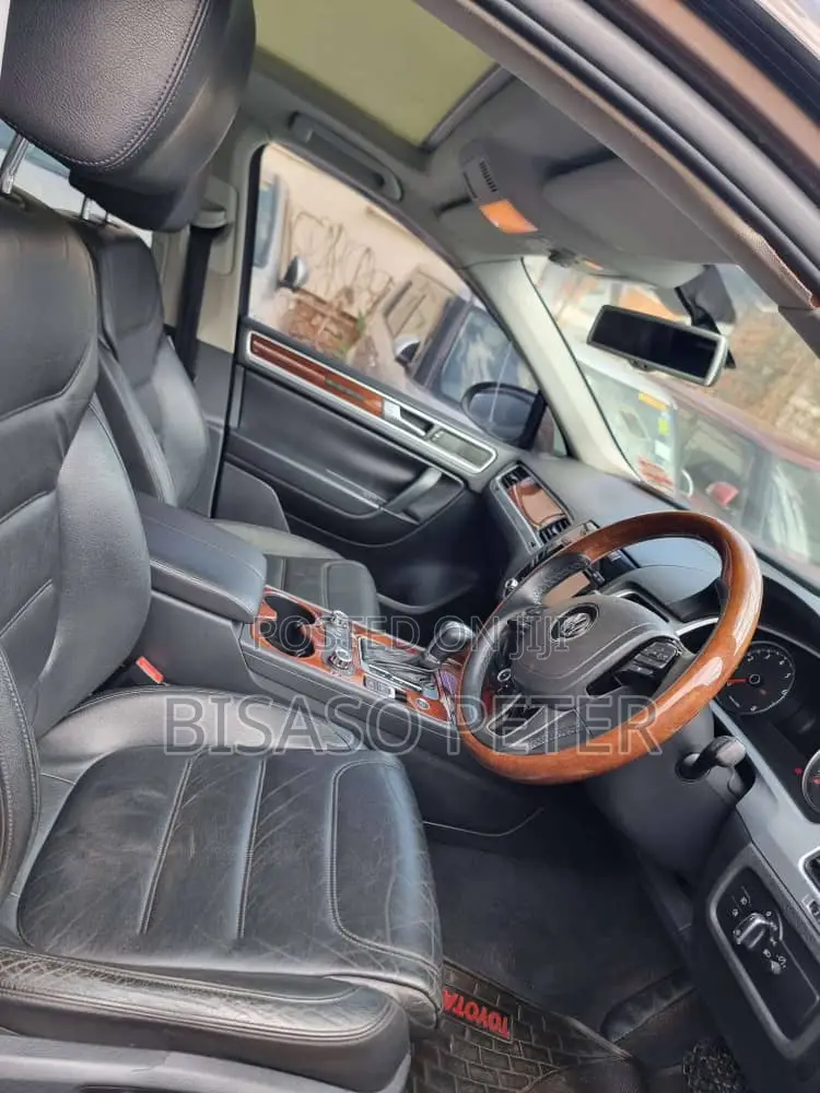 Volkswagen Touareg V6 Executive 2013 Gray
