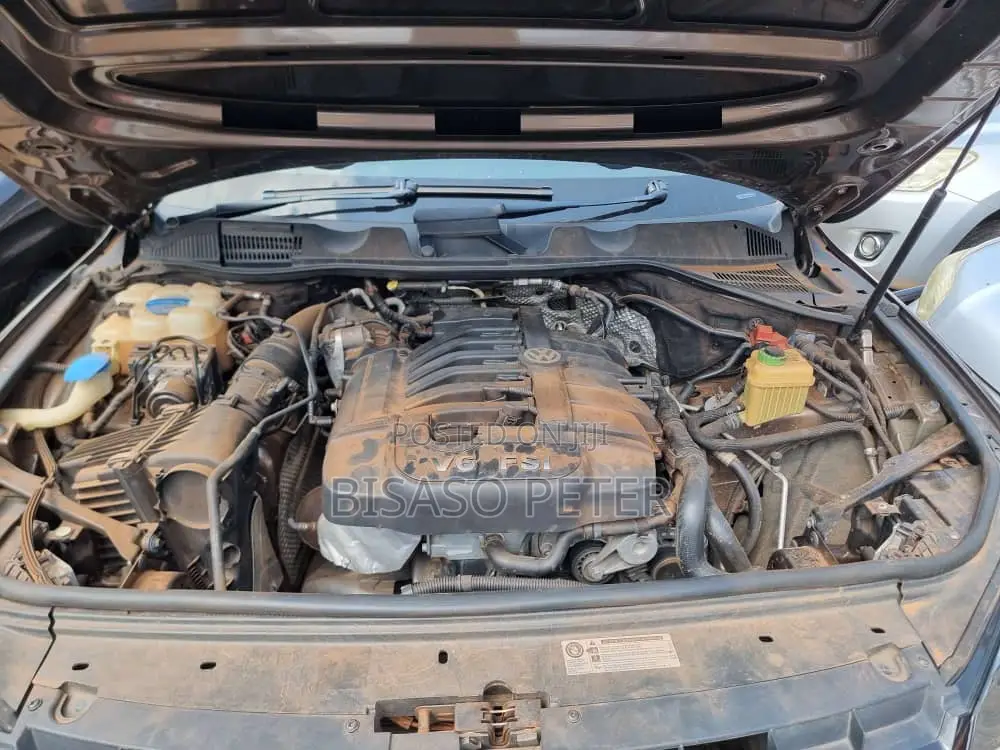 Volkswagen Touareg V6 Executive 2013 Gray