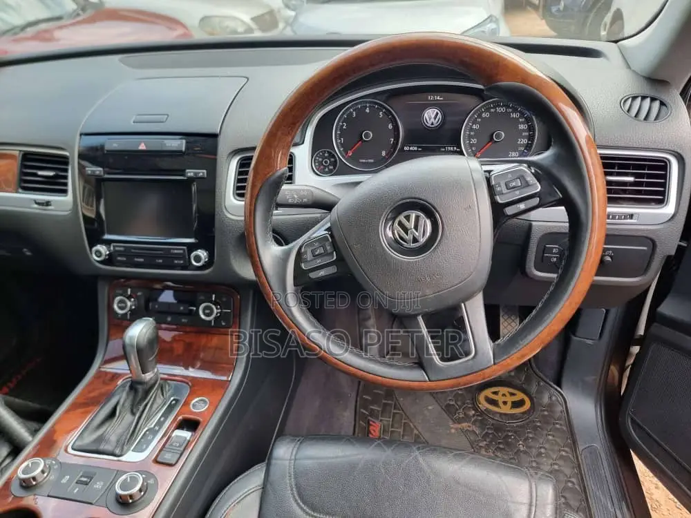 Volkswagen Touareg V6 Executive 2013 Gray