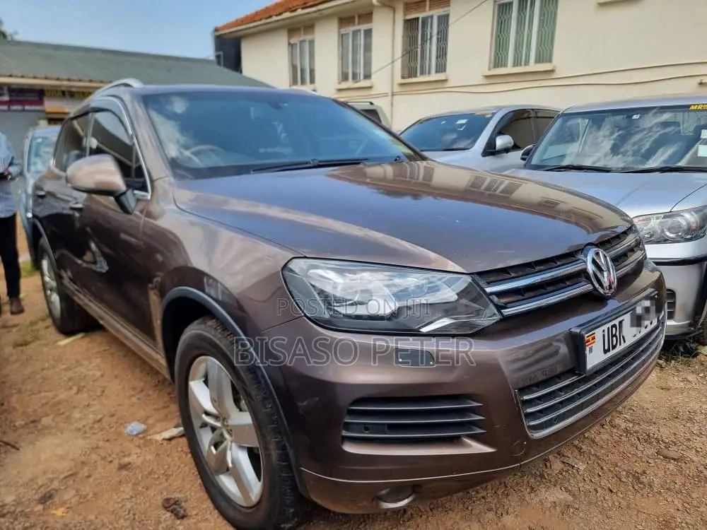 Volkswagen Touareg V6 Executive 2013 Gray