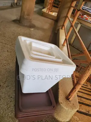 Square White Plastic Flower Pots