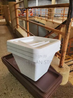 Square White Plastic Flower Pots