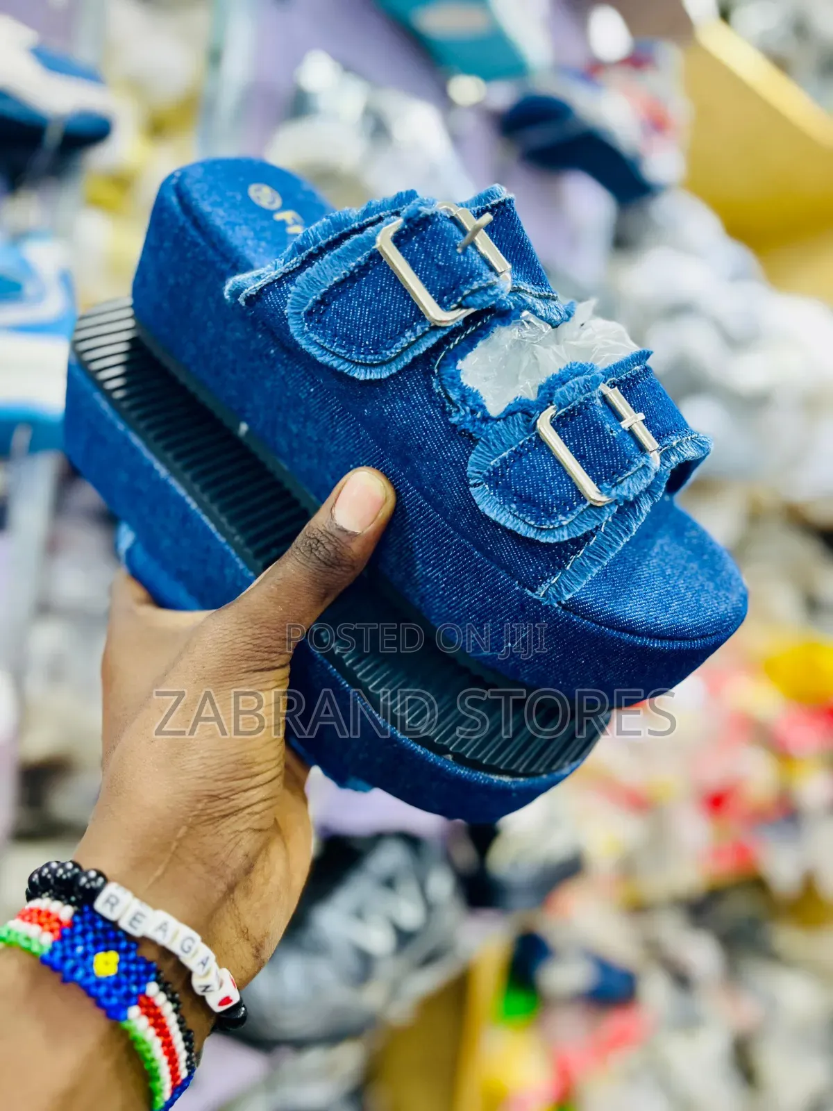Ladies Sneaker Push In
