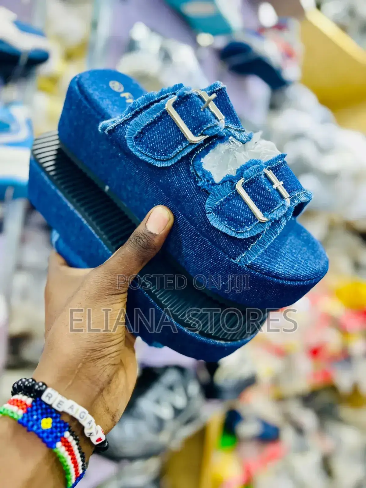 Ladies Sneaker Push In
