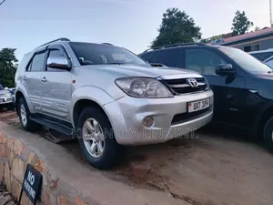 Photo - Toyota Fortuner 4.0 AWD 2007 Silver