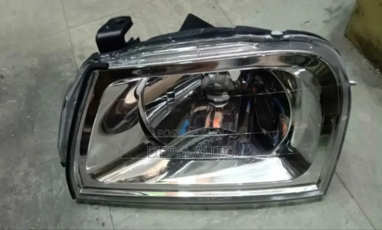 Mit .L200 Colt 2003 Headlamp