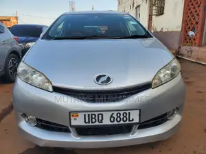 Photo - Toyota Wish 2012 Silver