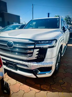 Photo - New Toyota Land Cruiser 2023 White