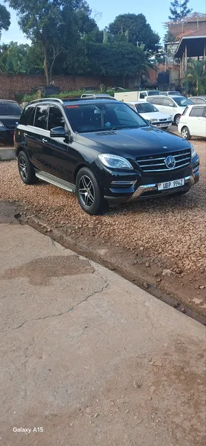 Photo - Mercedes-Benz M Class ML 350 BlueTEC 4Matic 2011 Black