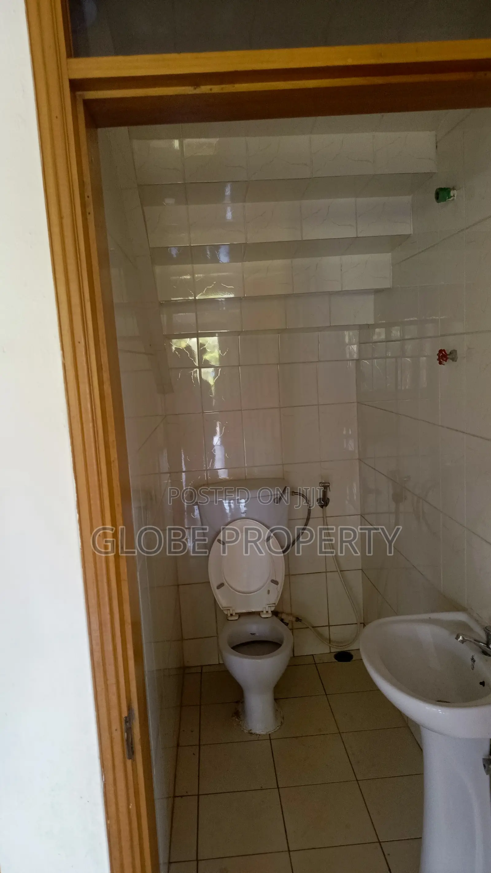 4bdrm Mansion in House For Rent In, Nakawa for rent