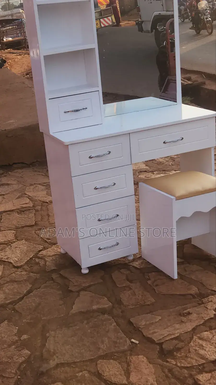 Dressing Mirror  in Color White With Stool