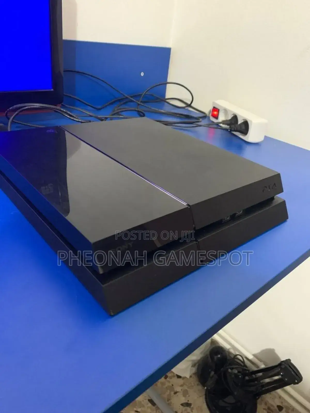 Playstation 4 Standard With 11 Games and 2 Controllers