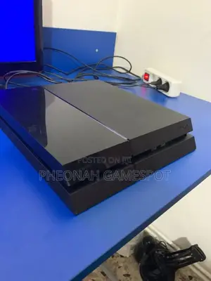 Playstation 4 Standard With 11 Games and 2 Controllers