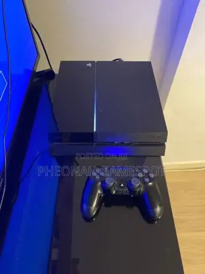 Playstation 4 Standard With 11 Games and 2 Controllers