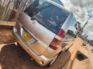 Toyota Noah 2.0 FWD (8 Seater) 2003 Gold