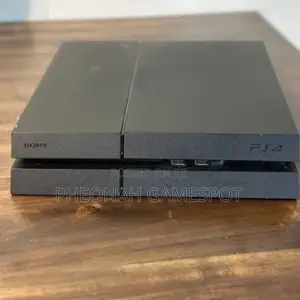 Ps4 Standard Chipped Console With 13 Games and 2 Controllers