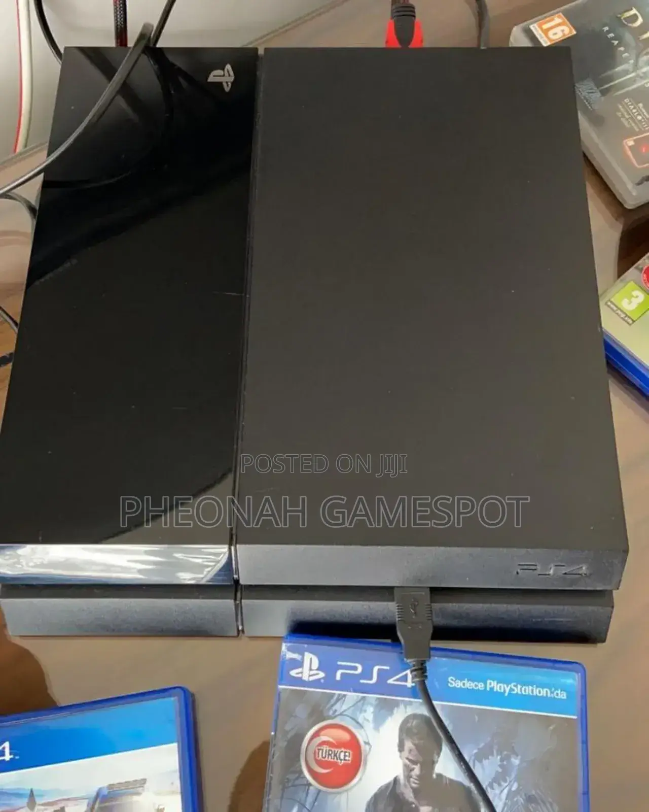 Ps4 Standard Chipped Console With 13 Games and 2 Controllers