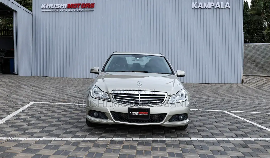 Mercedes-Benz C200 2012 Beige