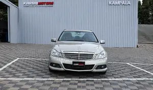 Photo - Mercedes-Benz C200 2012 Beige