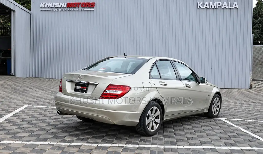 Mercedes-Benz C200 2012 Beige