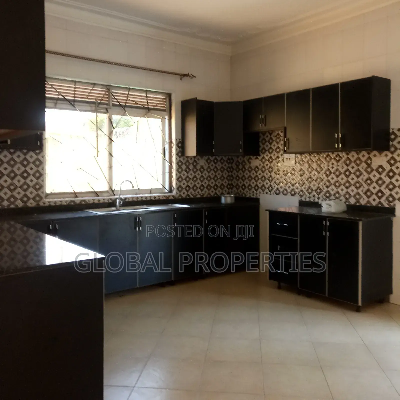4bdrm Bungalow in Naalya Kyaliwajala, Central Division for rent