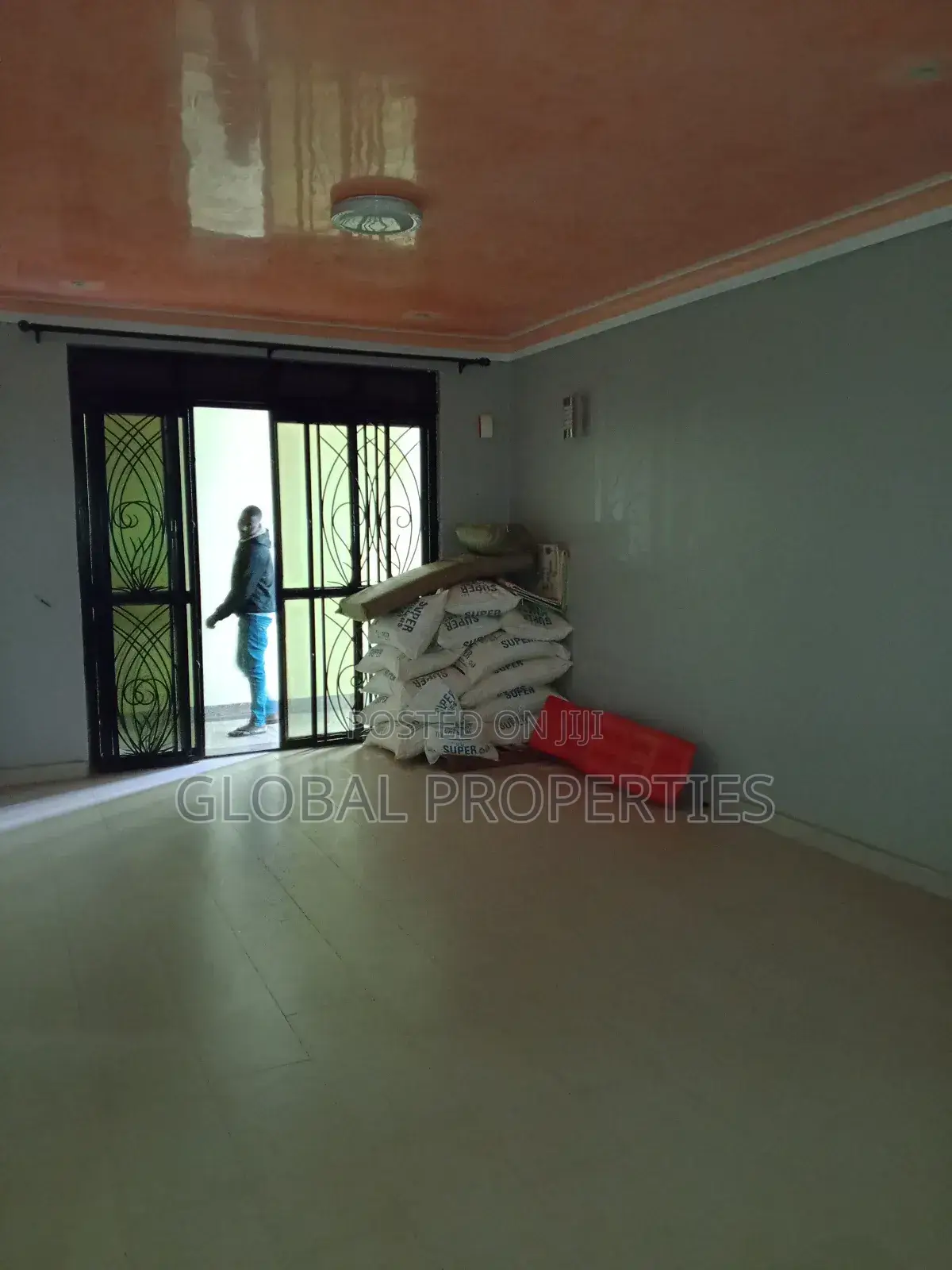 3bdrm Apartment in Nsawo Estate, Central Division for rent