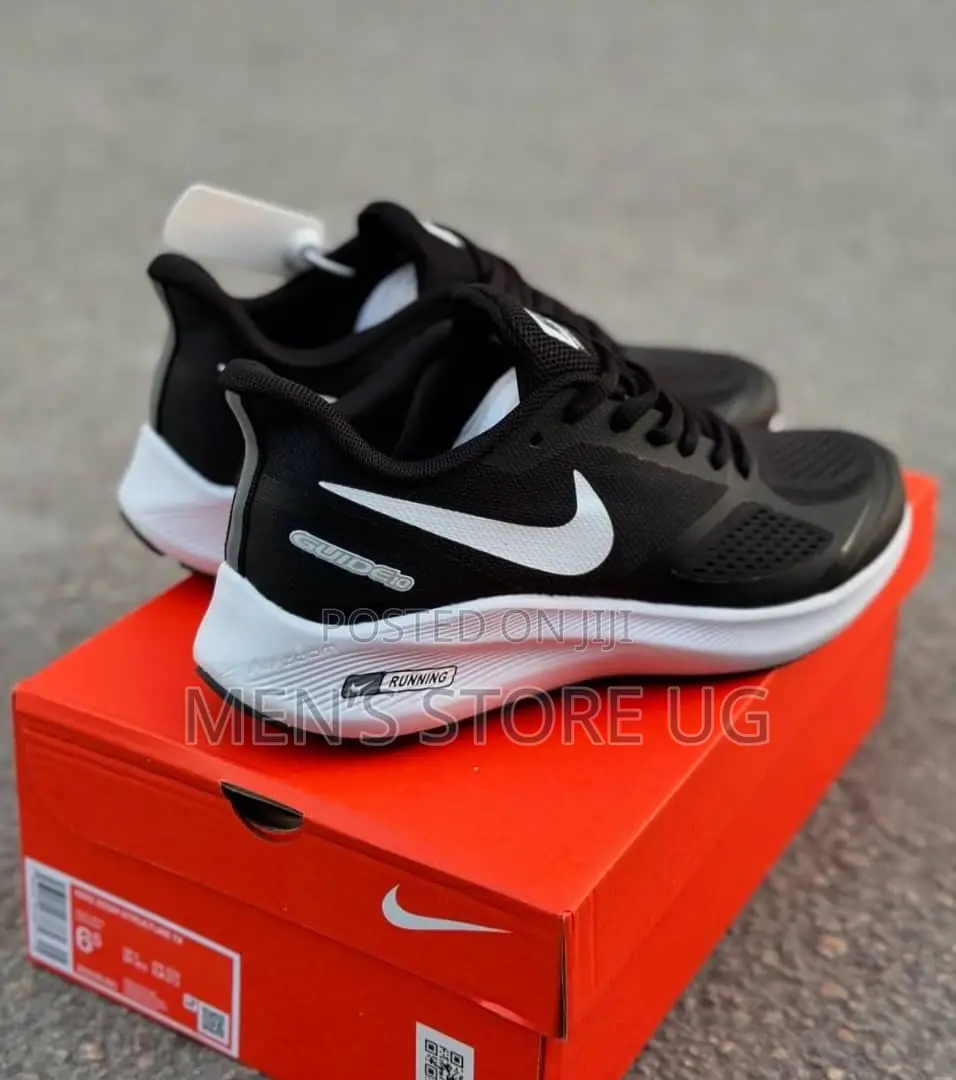 Nike Guide 10 Black And White
