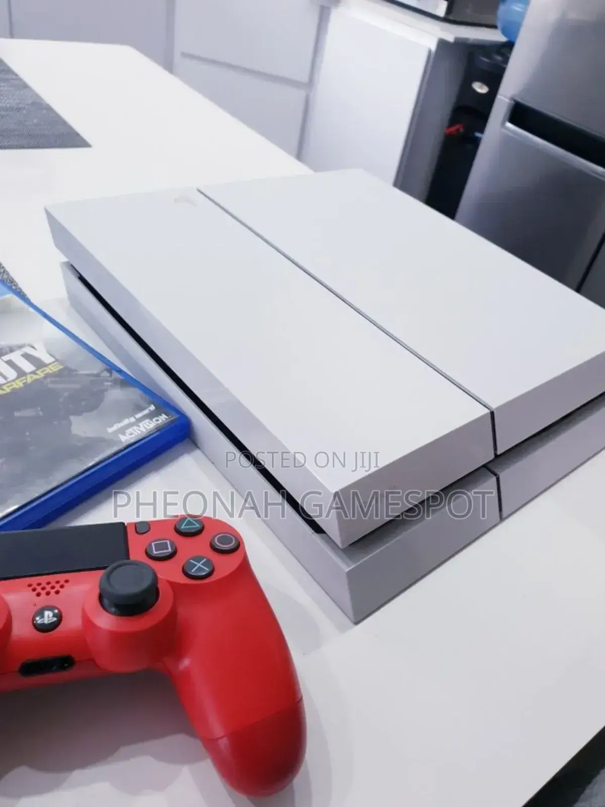 Chipped Ps4 Playstation 4 With 15 Games and 2 Controllers